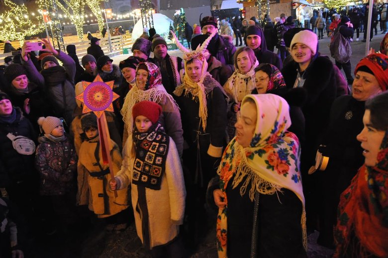 На Контрактовій площі в Києві відсвяткували Щедрий вечір з Козою і Маланкою 05