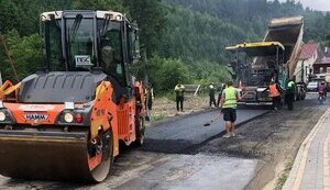 На Закарпатті відновлюють дорогу під Говерлою