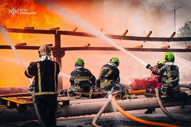 Пожежа на Київщині через удар РФ 12 червня 2024 року