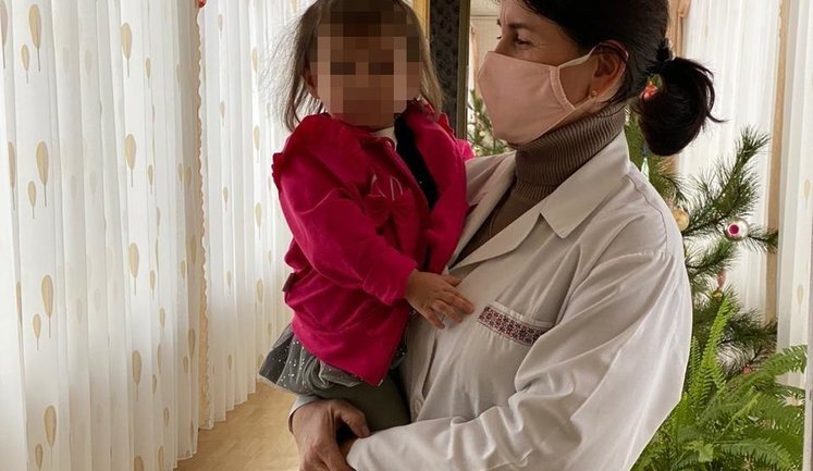 Задержана женщина, продавшая новорожденную дочь для эксплуатации в попрошайничестве, - Нацполиция. ФОТО