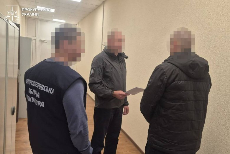 Поліцейські напали на жителя Нікополя заради $68 тис