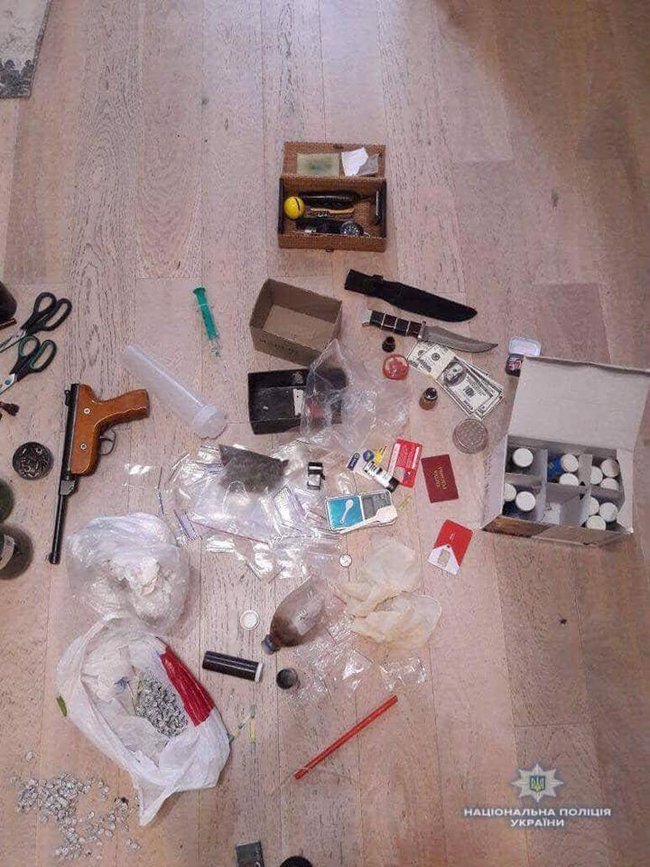 Озброєну злочинну групу наркоторговців затримано на Київщині 01 Озброєну злочинну групу наркоторговців затримано на Київщині 01