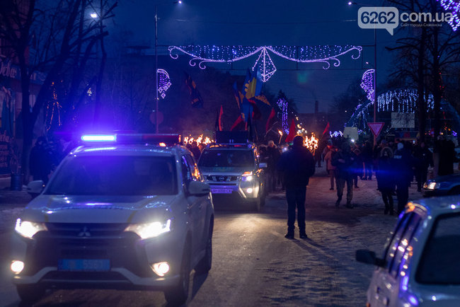 Факельный марш прошел в честь дня рождения Бандеры в Славянске 06 Факельный марш прошел в честь дня рождения Бандеры в Славянске 06