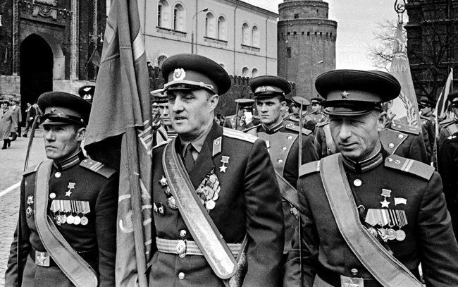 Ціна Прапора над Рейхстагом: трагічні долі прапороносців Перемоги 11