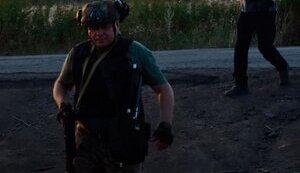 Знімальна група ТСН потрапила під російський обстріл біля Вовчанська: поранено оператора. ФОТО