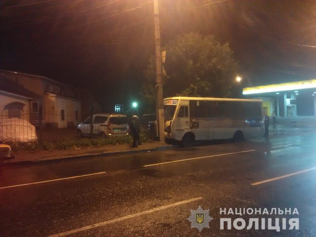Маршрутка врезалась в электроопору в Одессе, 9 пострадавших, - Нацполиция 01