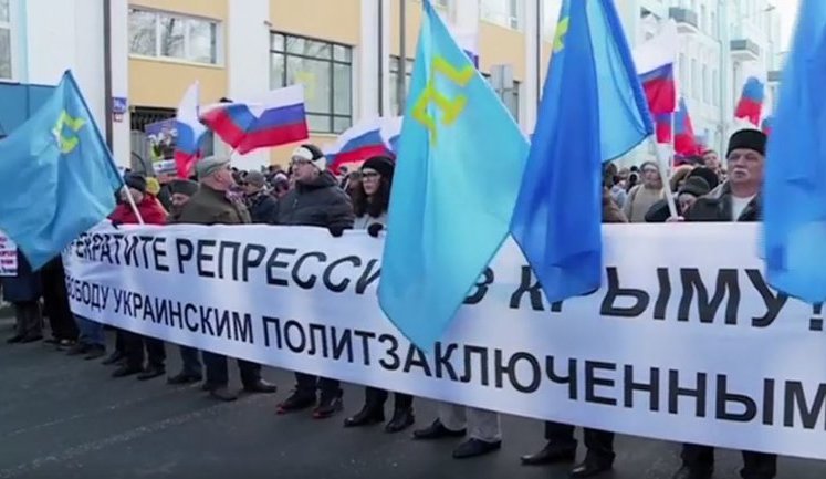Фейгін про марш пам'яті Нємцова в Москві: "Третій рік поспіль є проукраїнська колона". ВIДЕО