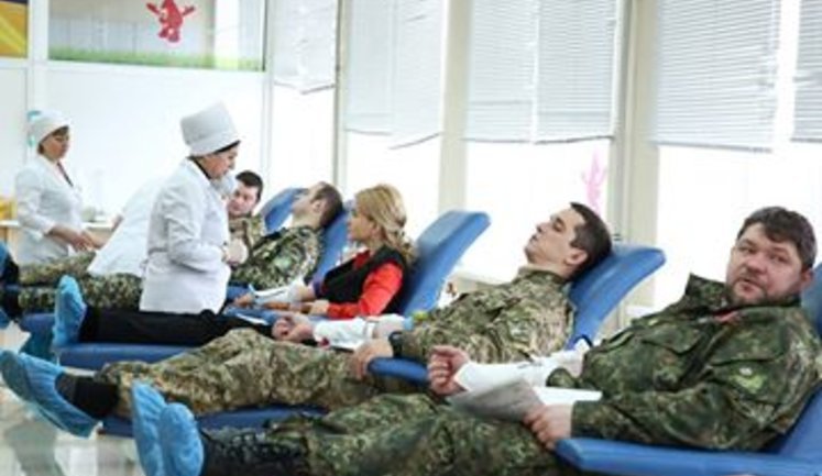 Kharkiv governor Svitlychna donated blood with ATO participants. PHOTOS