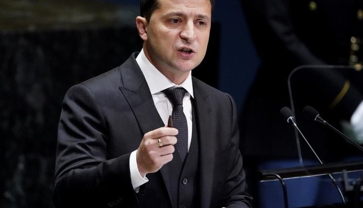 Давайте не робити подарунків нашим недругам, які мріють бачити наші чвари, разом ми непереможні, - Зеленський у зверненні до Дня захисника України