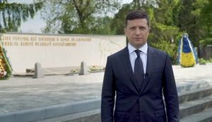 Зеленский анонсировал мемориальный проект: В четырех уголках Украины установят колокола-символы