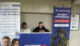 В Москве возле метро россиян вербуют на войну против Украины под видом "альтернативной службы"
