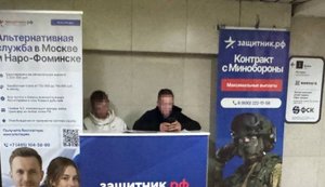У Москві біля метро росіян вербують на війну проти України