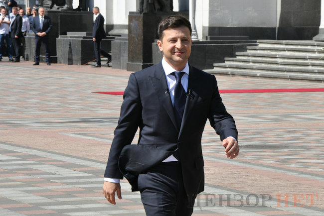 На чесному слові і на одному крилі: післясмак президентської пресконференції. Два погляди: з кухні і з ангара 01