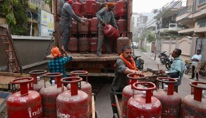 Наслідки війни на Близькому Сході: в Індії ‒ дефіцит газу, покупці змітають балони в пунктах продажу