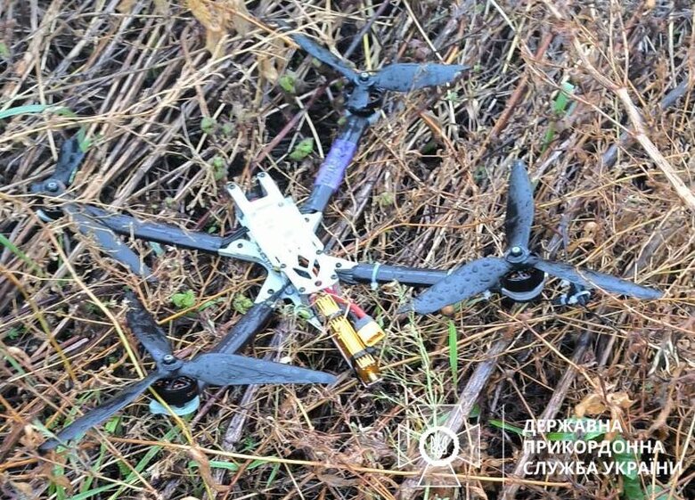 Border guards shoot down enemy FPV drones that attacked their positions 01