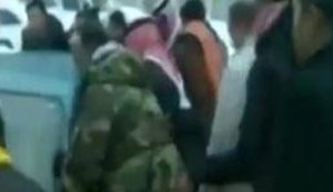 Король Иордании помог подданным вытолкать автомобиль из сугроба. ВИДЕО