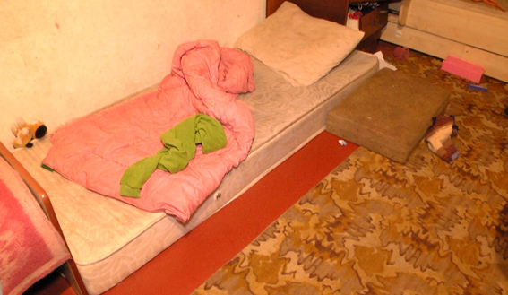 Cherkasy police freed three children locked in apartment 03 Cherkasy police freed three children locked in apartment 03