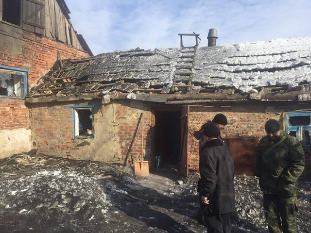 Последствия утреннего обстрела боевиками Авдеевки: найден труп женщины с многочисленными осколочными ранениями, - Аброськин 03 Последствия утреннего обстрела боевиками Авдеевки: найден труп женщины с многочисленными осколочными ранениями, - Аброськин 03