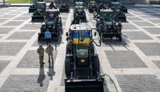 Військовим на фронт передали 10 екскаваторів на 32 млн грн для будівництва фортифікацій. ВІДЕО+ФОТОрепортаж