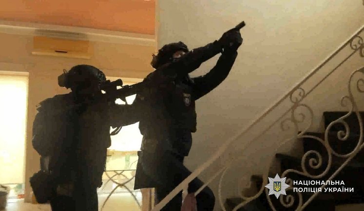 В Одесі прокуратура спільно з поліцією ліквідували інвестиційний call-центр, що ошукував громадян Казахстану. ВІДЕО+ФОТОрепортаж