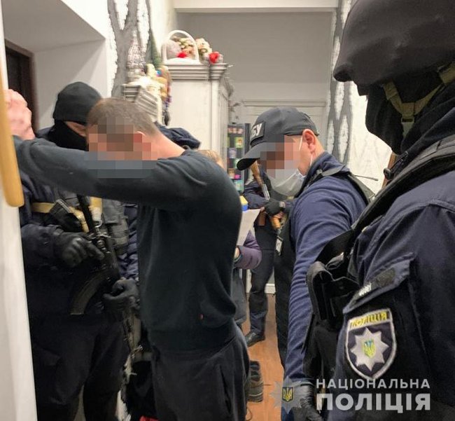 Полиция Днепропетровщины накрыла преступную группировку: похищали людей и сбывали наркотики 02