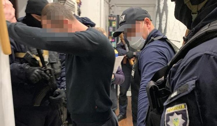 Полиция Днепропетровщины накрыла преступную группировку: похищали людей и сбывали наркотики. ВИДЕО+ФОТОрепортаж