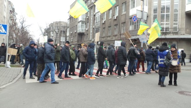 Вимагаємо референдум, - мітингувальники проти ринку землі перекрили кілька вулиць біля Верховної Ради 10