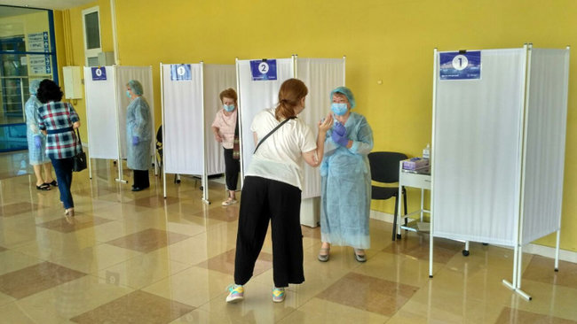 Центр масової вакцинації відкрився у Маріуполі 04