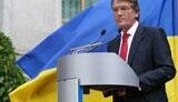 Ющенко поздравил журналистов с праздником и выпил с ними шампанского. ФОТОрепортаж.