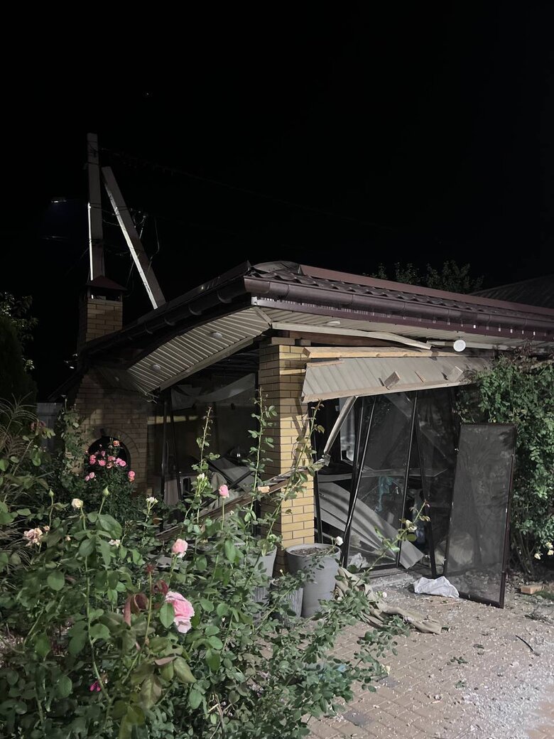 Місце влучання російського КАБу в Комунарському районі Запоріжжя