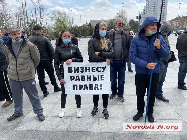 Хочу працювати!: У Миколаєві підприємці протестують проти карантину. Мітингувальники увірвалися до міськради 05