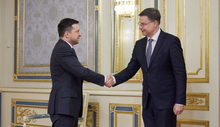 Наша стратегія - говорити не про війну, а про економіку, - Зеленський на зустрічі з Домбровскісом