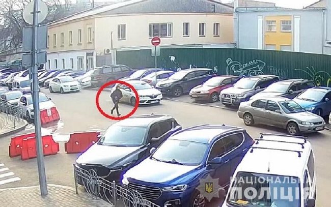 Задержан мошенник, обменявший сувенирные купюры на 20 тыс. долл., - Нацполиция 01