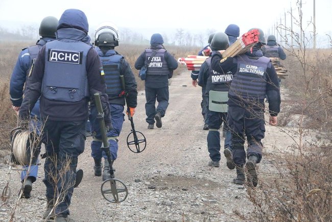Mine clearance starts in Bohdanivka and Petrivske in Donetsk region 01
