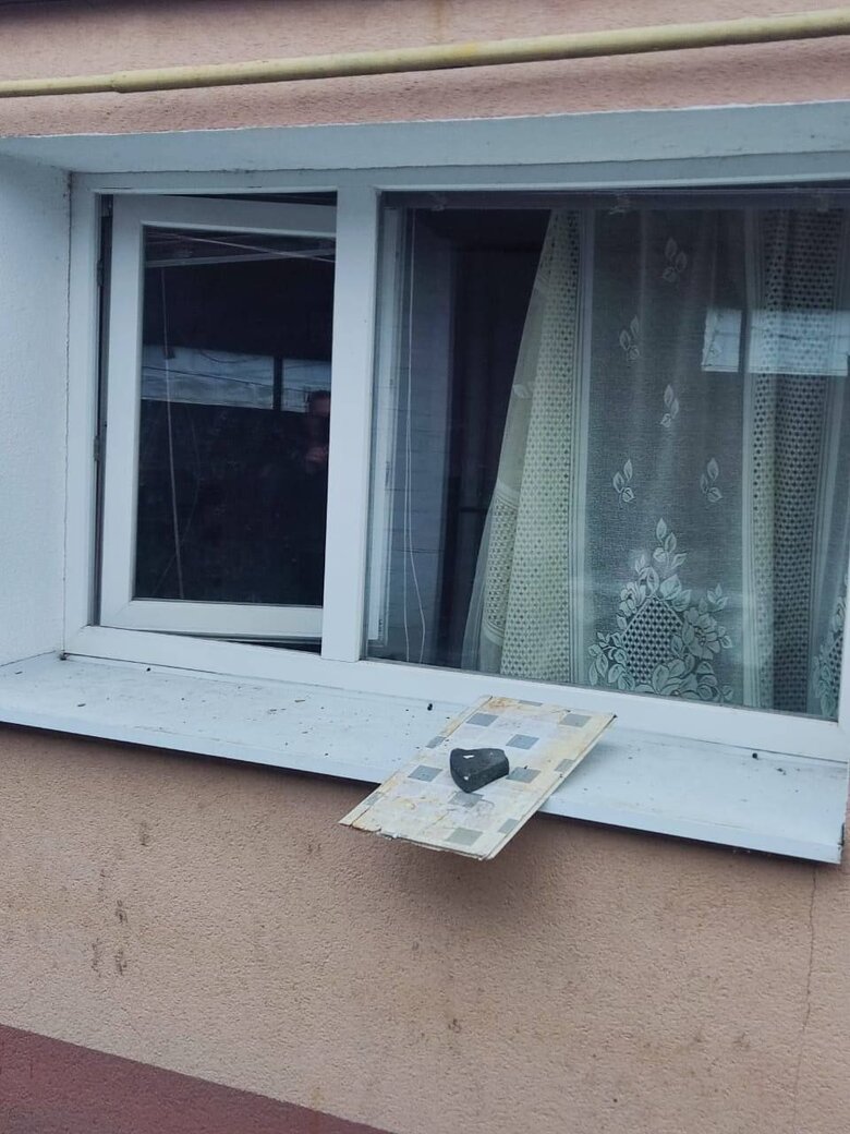 Удари по Дніпру: росіяни поцілили по торговельному центру, 4 особи загинули 06