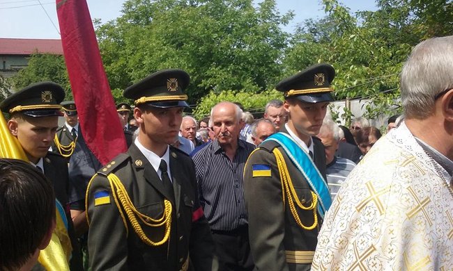 Загиблого бійця Івана Сперелупа поховали на Львівщині 09