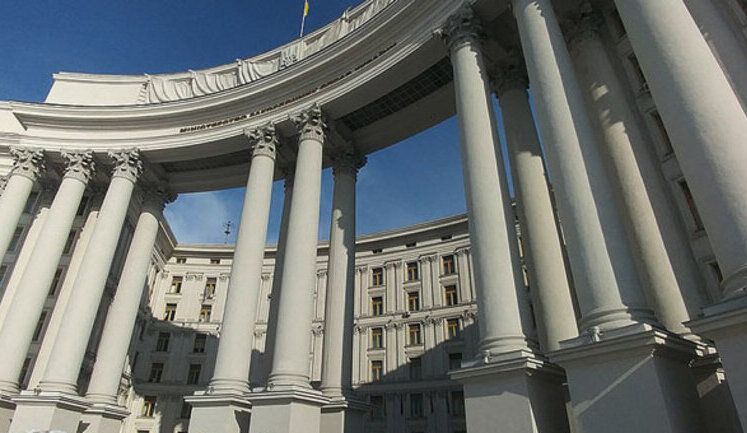 МИД аннулировал дипломатические паспорта 225 нардепам, - СМИ. СПИСОК