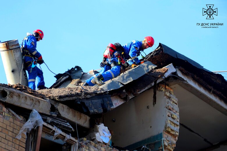 Жертв атаки на Ржищів вже 9. Розбір завалів завершили 16 Жертв атаки на Ржищів вже 9. Розбір завалів завершили 16
