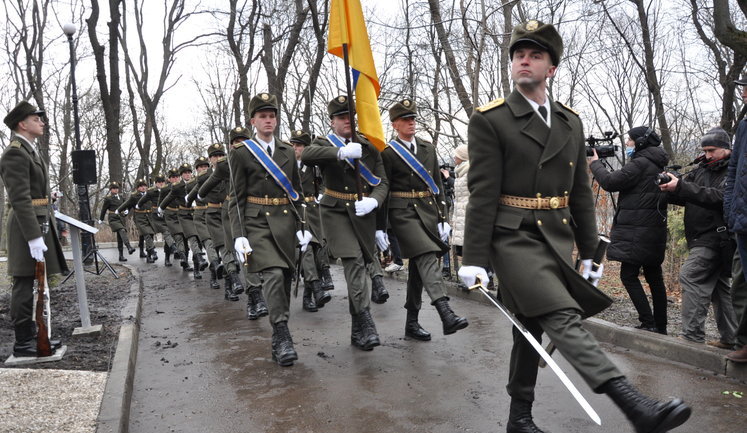 Пам'ять воїнів, що загинули під час Дебальцівської операції 2015 року, вшанували на Аскольдовій могилі у Києві. ВІДЕО+ФОТОрепортаж