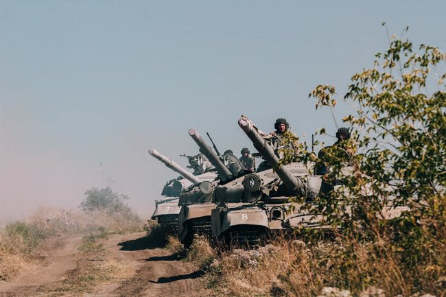На недавних учениях танковый взвод полка Азов показал, что может выполнять боевые задачи наравне с подразделениями ВСУ, - Павлюк 08