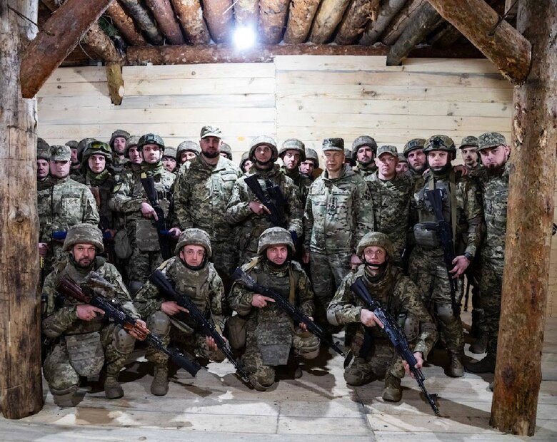 сирський нагородив військових