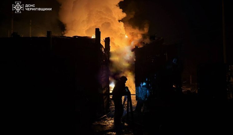 Ввечері російські БпЛА атакували об’єкти інфраструктури на Чернігівщині. ФОТОрепортаж