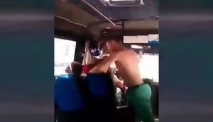 "Стули пельку! Хто тут чмо!?", - п'яний громадянин побив жінку в маршрутці курортного Чорноморська. ВIДЕО