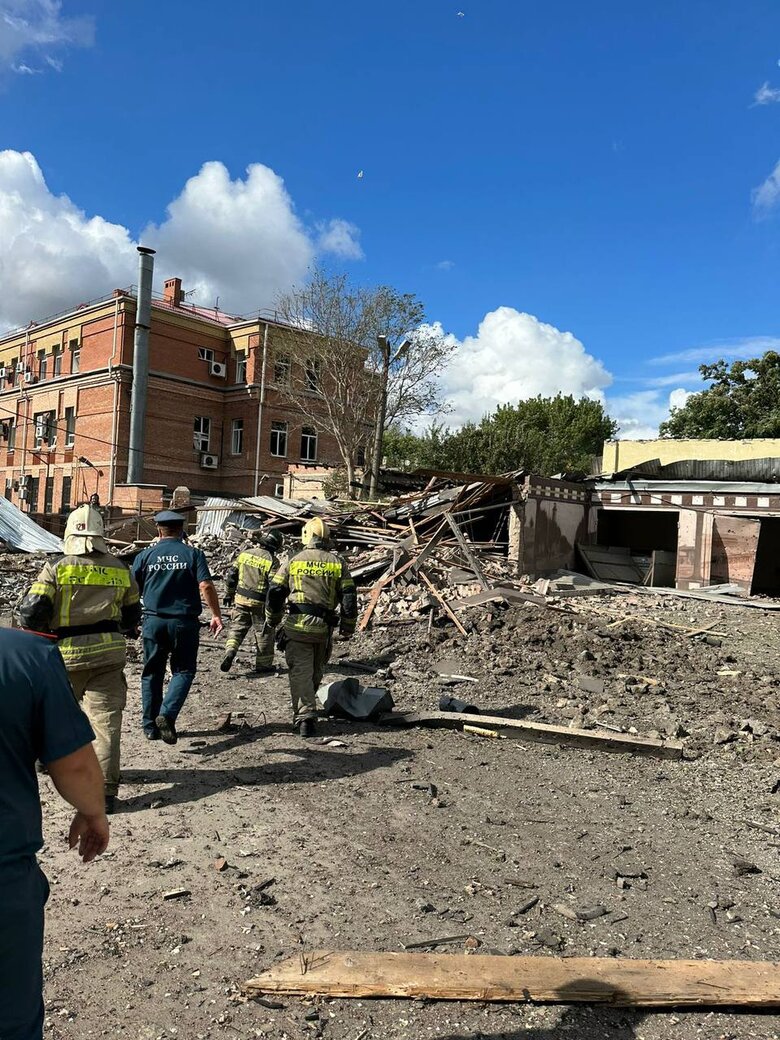 Rocket exploded in center of Taganrog, Russia, 15 people were injured, governor said 02 Rocket exploded in center of Taganrog, Russia, 15 people were injured, governor said 02