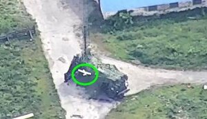 Kamikaze drone hits Russia’s latest digital radio relay station R-416GM. VIDEO