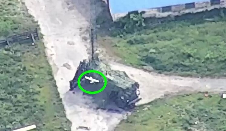 Kamikaze drone hits Russia’s latest digital radio relay station R-416GM. VIDEO