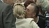 Тимошенко на митинге опять целуют поклонники. Понравилось! ВИДЕО.