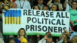 Во время матча Германии и Голландии болельщики требовали свободу для политзаключенных. ФОТО