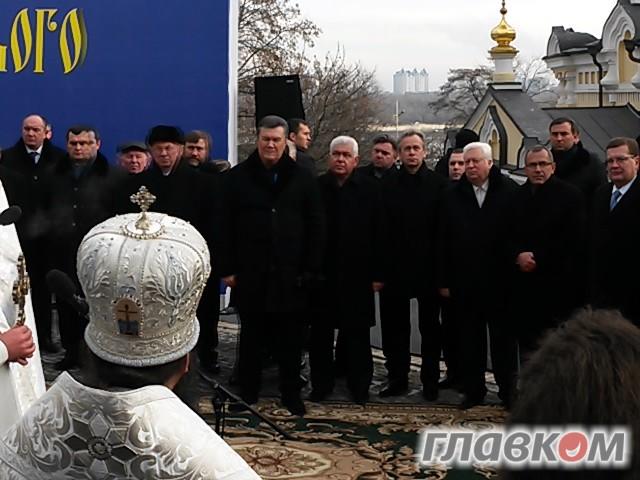 янукович азаров лавра