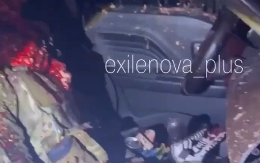 Дрон влетів у лобове скло автівки під час руху та розірвав рашисту голову. ВIДЕО 18+